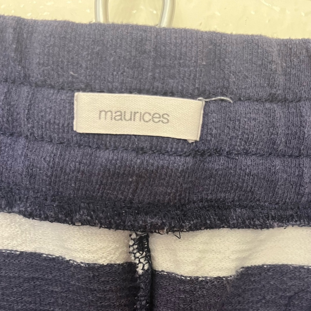 Maurice’s women’s drawstring shorts xxl - Picture 2 of 4